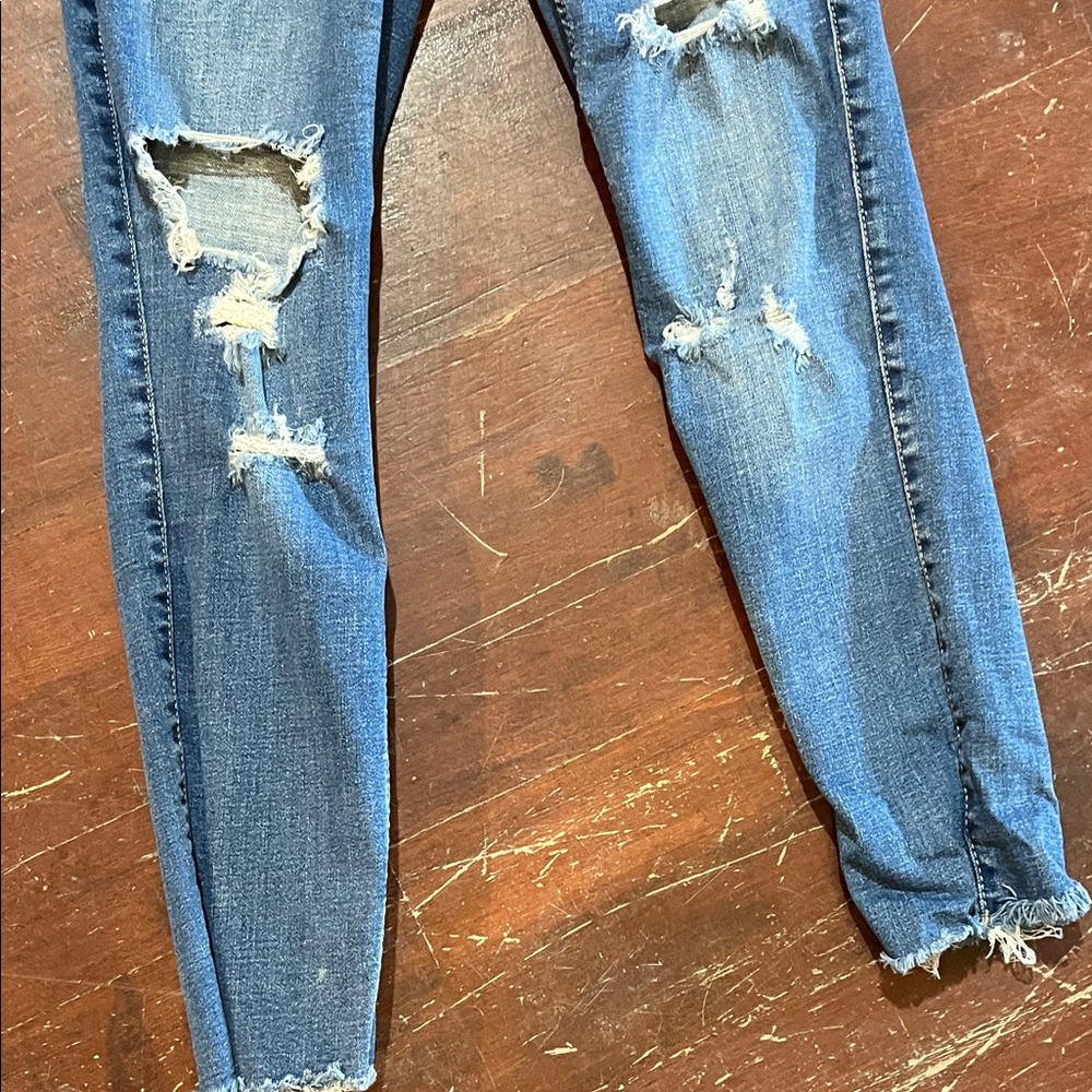 Old Navy Distressed Skinny Jeans in Blue - Picture 11 of 13